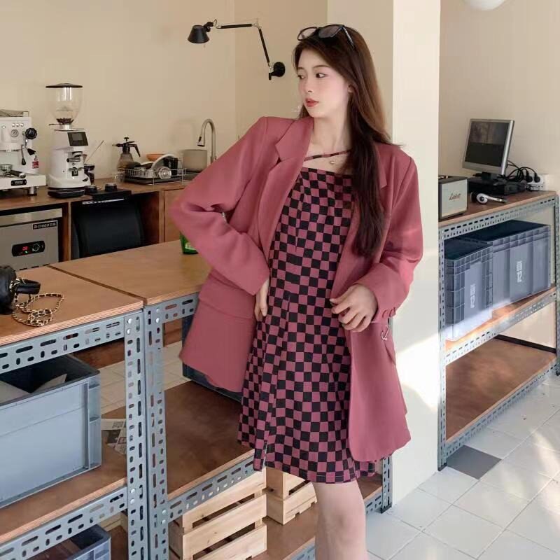 速发大码树莓色外套气质格子吊带连衣身梨形裙材穿搭套装
