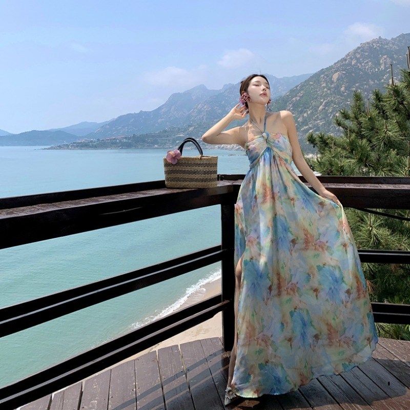 现货速发大理洱海拍照裙子绝美海边度假沙滩裙夏抹胸挂脖吊带连衣