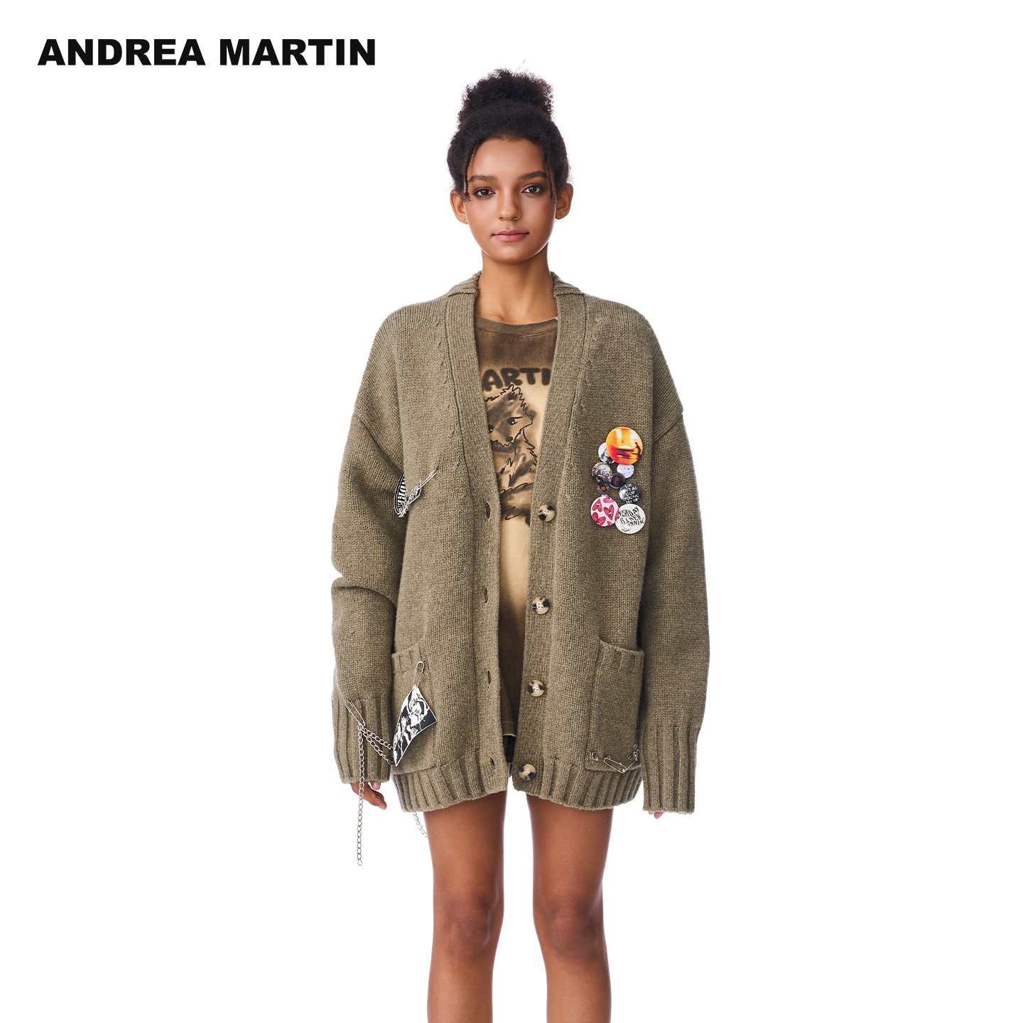 ANDREA MARTIN2025秋冬新品动感徽章毛针织开衫宽松V领男女外套