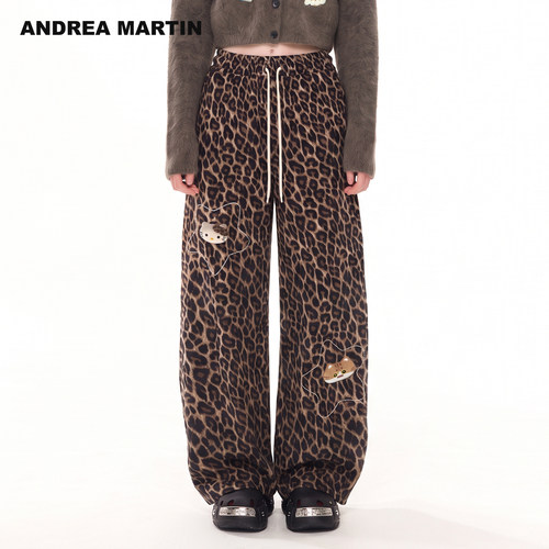 严选ANDREA MARTIN2026秋新款棕色豹纹女趣味玩偶贴布阔腿休闲裤