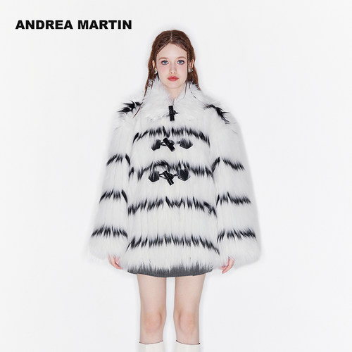 黑白编织条纹对扣环保皮草外套