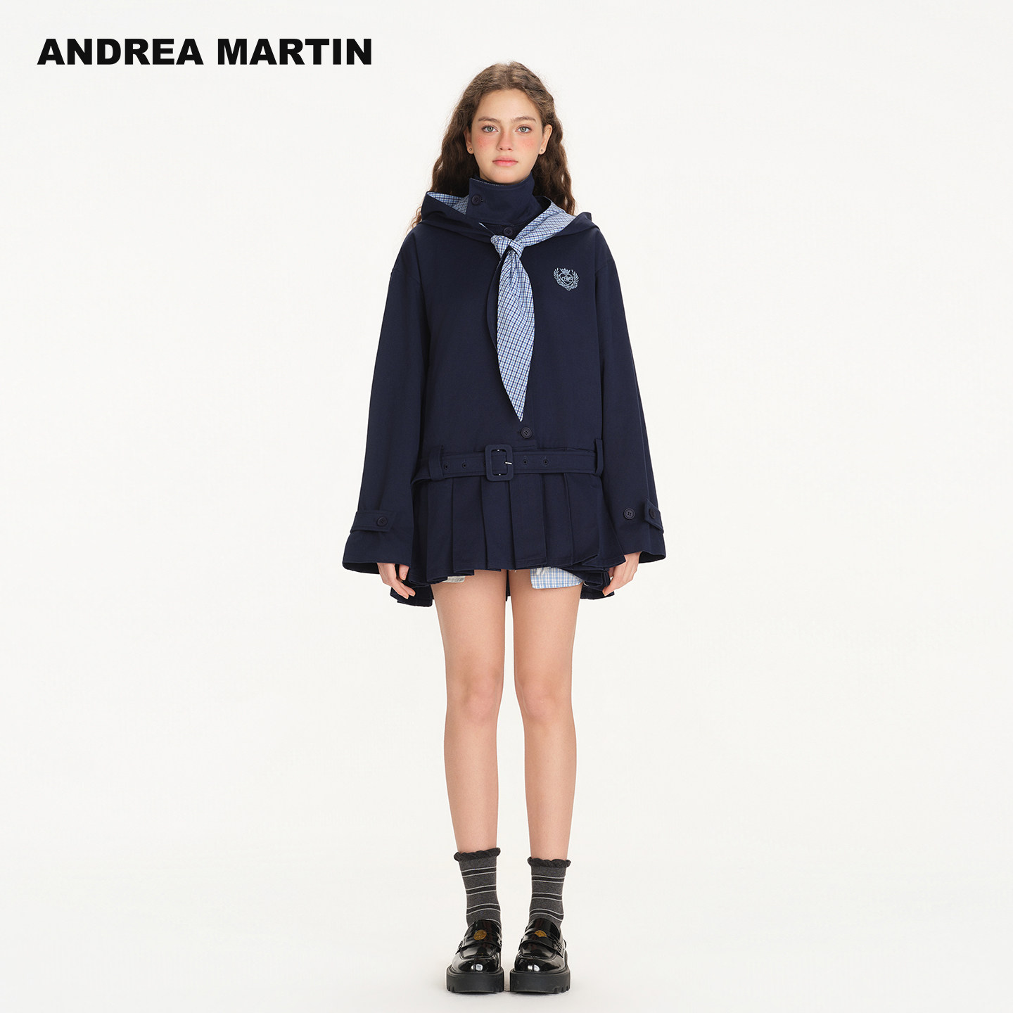 【戚砚笛同款】ANDREAMARTIN2026春新款中长格子腰带连帽风衣外套