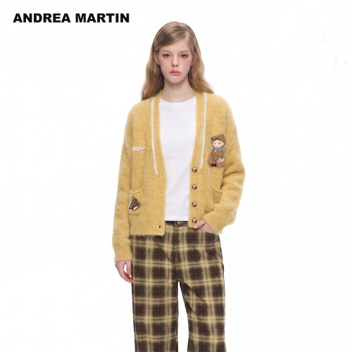 ANDREA MARTIN2026冬季新款贴布V领女短宽松绵羊毛衣针织开衫外套