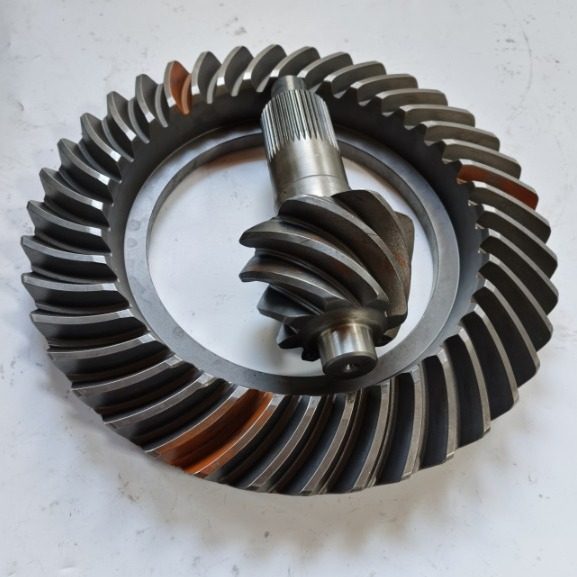 主机配套457 7/37+42后桥盆角齿WG7113326333/1