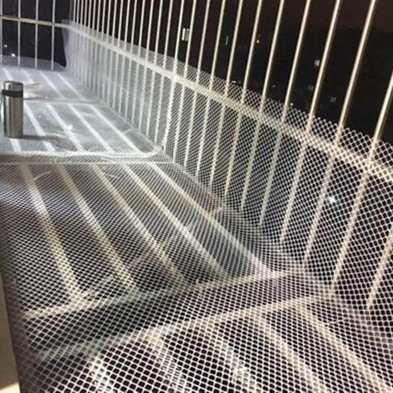 阳台防护网pvc防坠掉防盗窗户垫板塑胶网格防漏封养殖包围