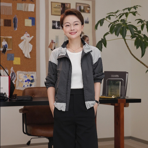 一支探戈小个子女装轻量化运动风撞色立领短夹克TG2620903