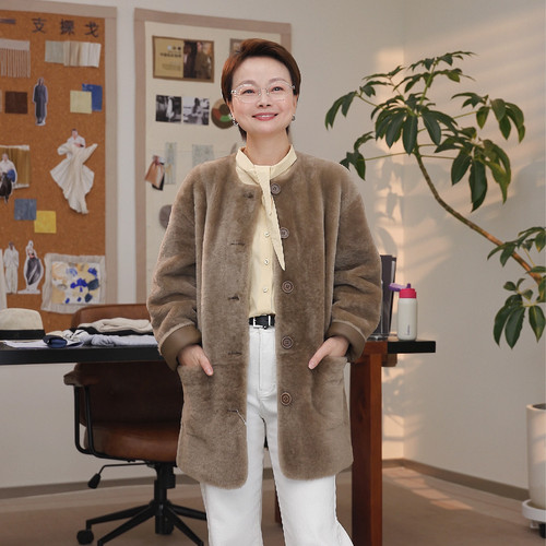 一支探戈小个子女装 极简圆领小羔羊拉贡皮毛一体中长外套W301003