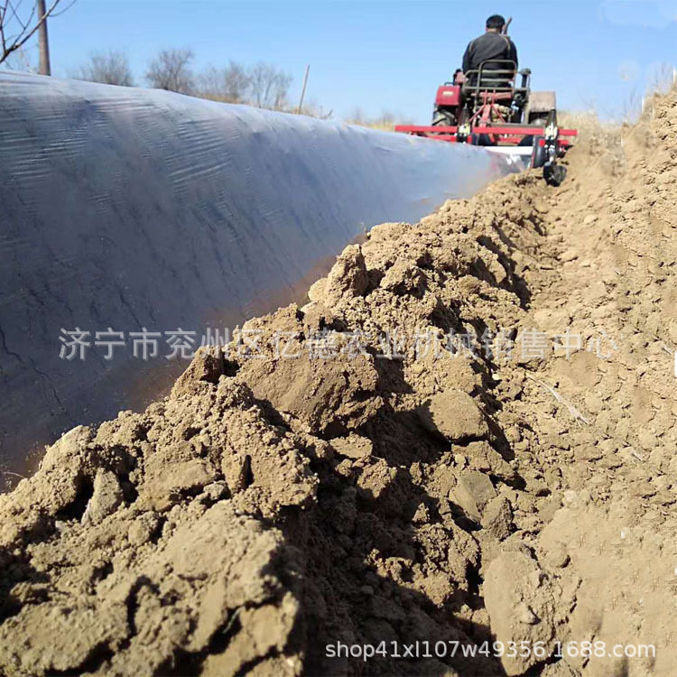 辣椒地瓜高垄起垄覆膜机四轮车配套农用高垄覆膜起垄一体机滴灌