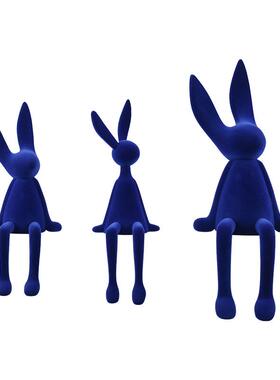 克莱因蓝高级感摆件客厅创意植绒坐姿兔子现代简约样板间软装饰品