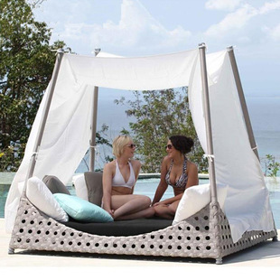 户外藤编躺椅日光浴沙滩椅双人情侣休闲躺床酒店泳池海边休闲睡床