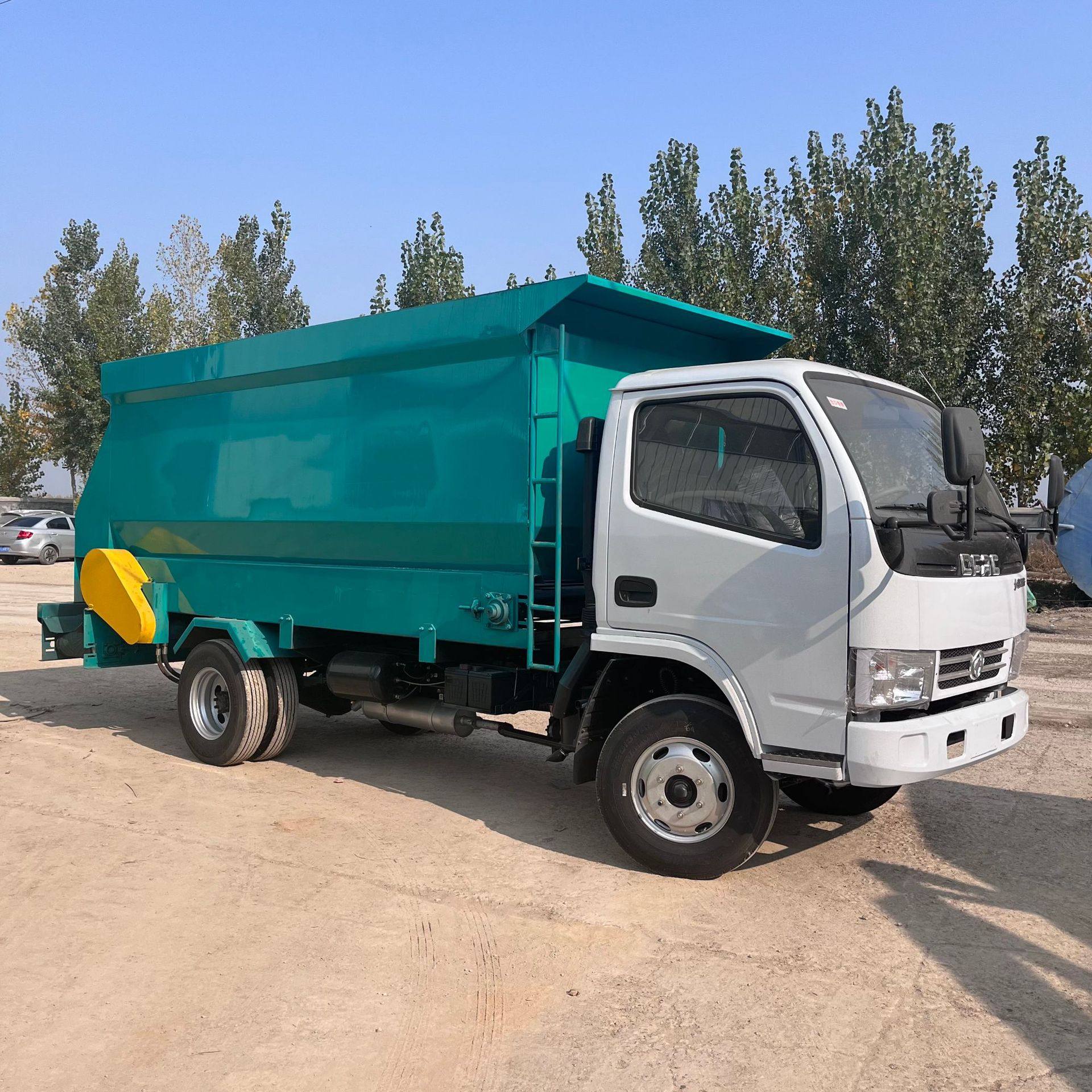 喂牛饲养电动投料机全日粮TMR粉碎撒料车牧区运草食槽喂草车,电子元器件市场,电线扎带/束线带,淘宝优惠券,粉丝福利购,淘宝优惠卷