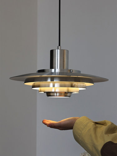 厂家直销批发简约现代创意风铝材飞碟吊灯银色白色餐厅灯