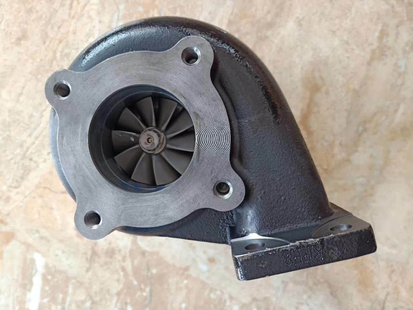 纽荷兰904拖拉机 潍柴道依茨TD226B-4T发动机 J60S康跃涡轮增压器