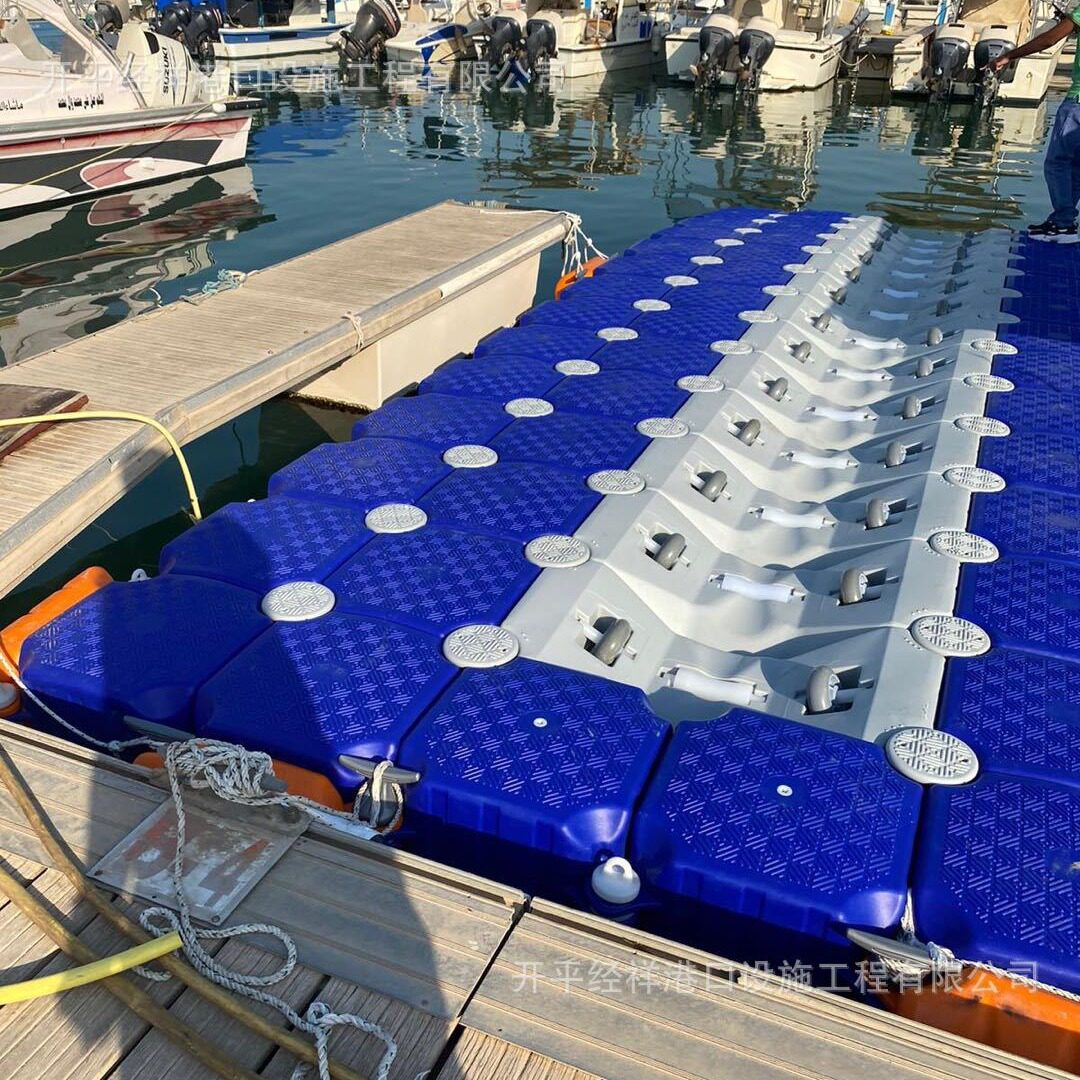 浮动水上平台浮筒沙滩海上景观平台乐园摩托艇浮箱钓鱼养殖浮桶厂