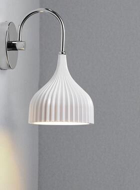 床头壁灯奶油风客厅沙发旁法式中古设计师款网红卧室灯具2024新款