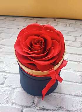 Hongren Yongsheng Flower Hugging Bucket Rose Tanabata Valent