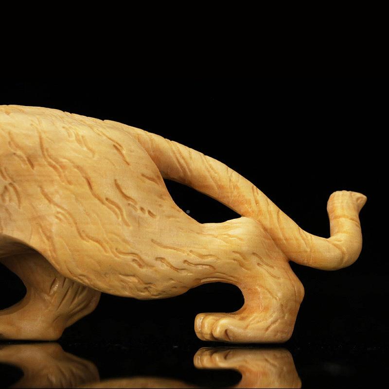 黄杨木木老虎摆件雕家居12摆设办公桌饰车内工品摆件霸气老虎艺品