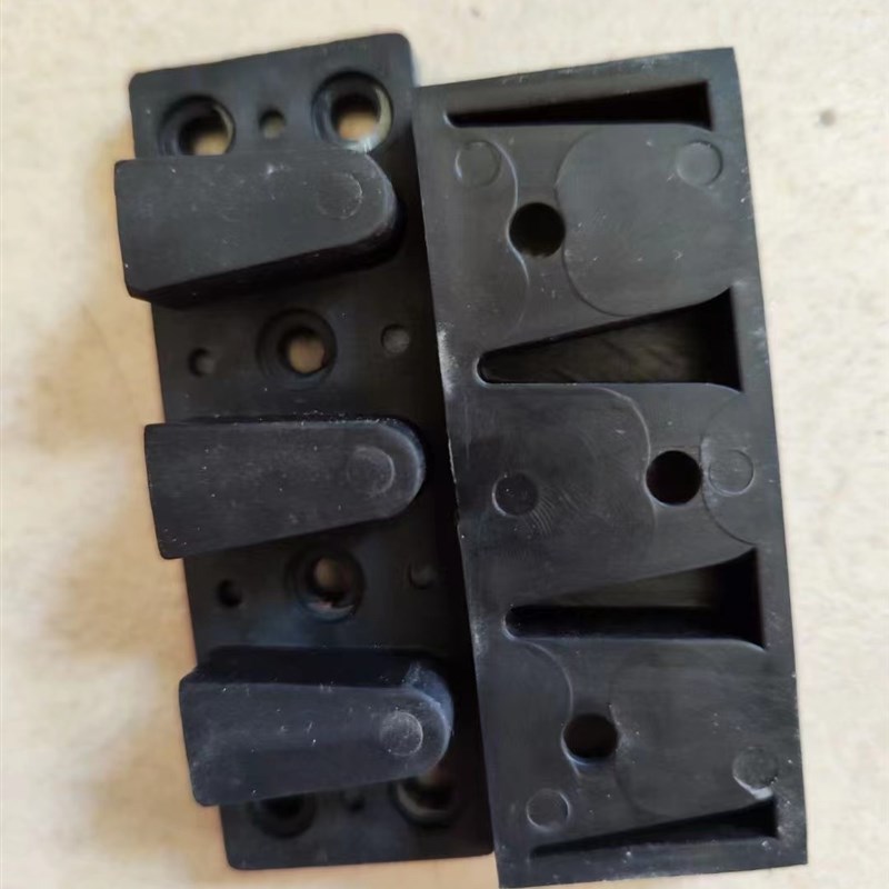 新源轮式挖掘机c75新款驾驶室车门防撞橡胶块减震胶门板底座胶套