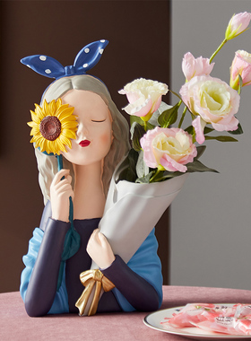 北欧轻奢少女心抱花女孩花瓶摆件创意客厅插花电视柜装饰结婚礼物