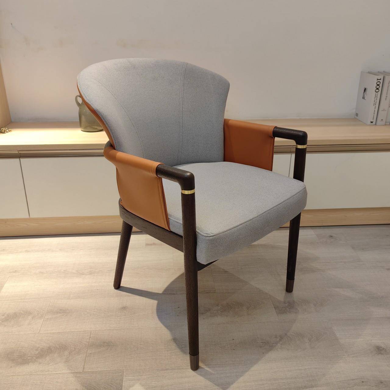 北欧实木餐椅家用意式极简真皮椅子简约现代创意软包高级椅设计师