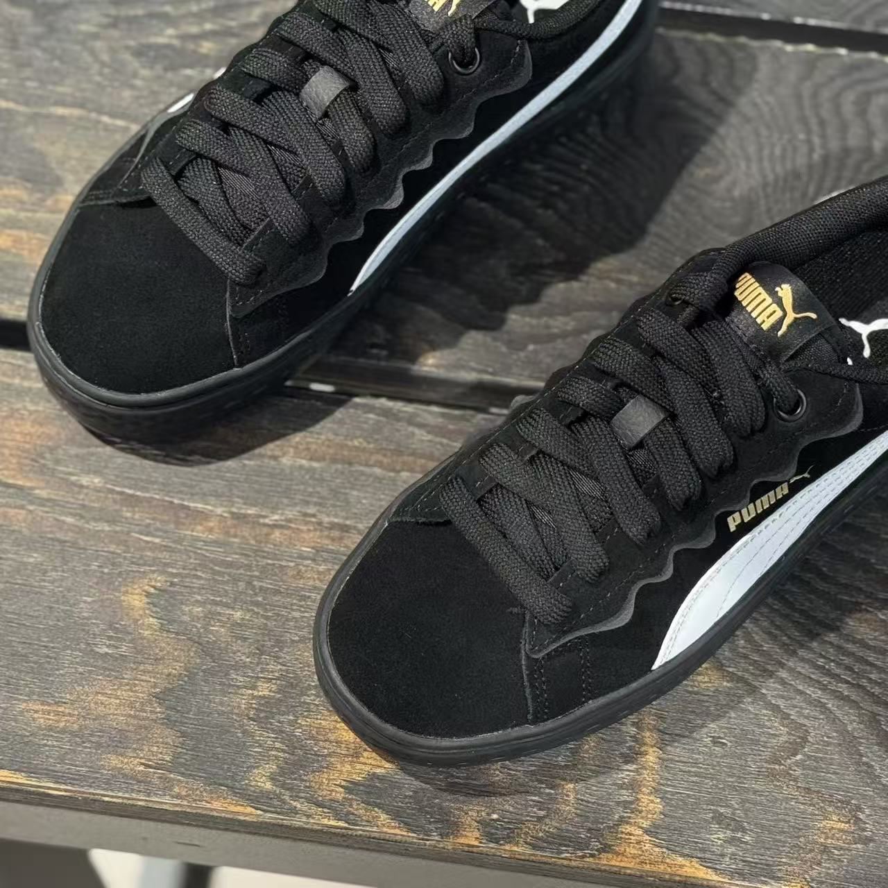 彪马PUMA 蕾哈娜秋季女生反毛皮碎花低帮厚底小众松糕鞋406748