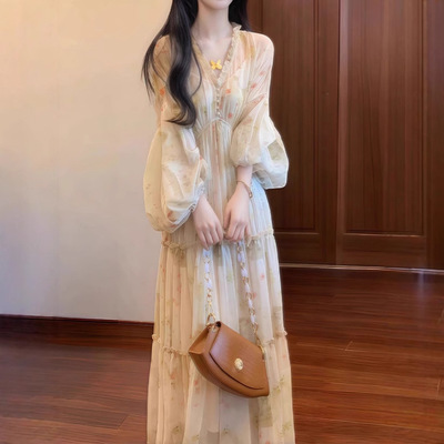 法式桔梗V领碎花连衣裙女春季大码胖mm度假风气质超仙收腰长裙子