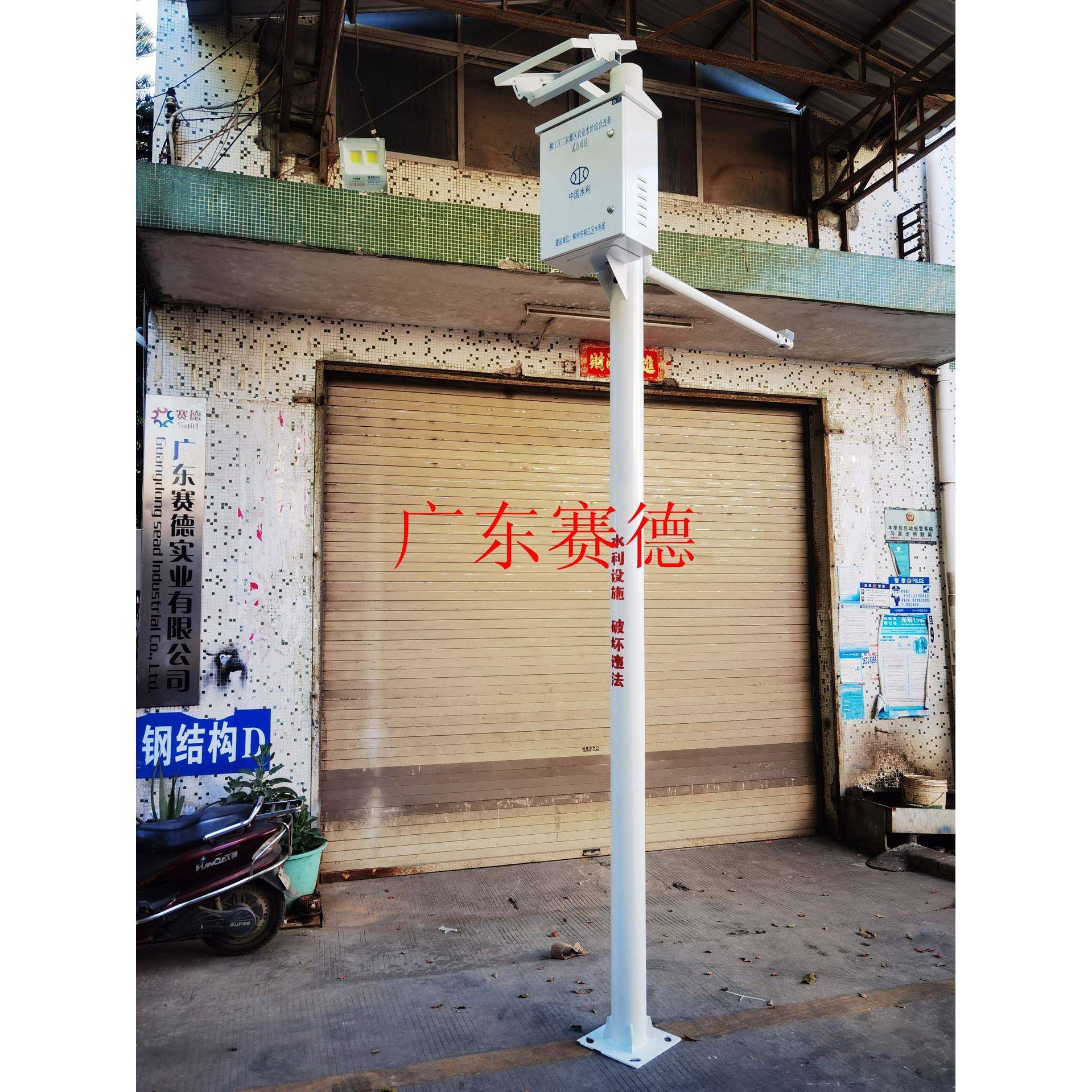 太阳能监控杆3米4米5米6米8米八角太阳能立杆抱箍监控箱价格实惠/