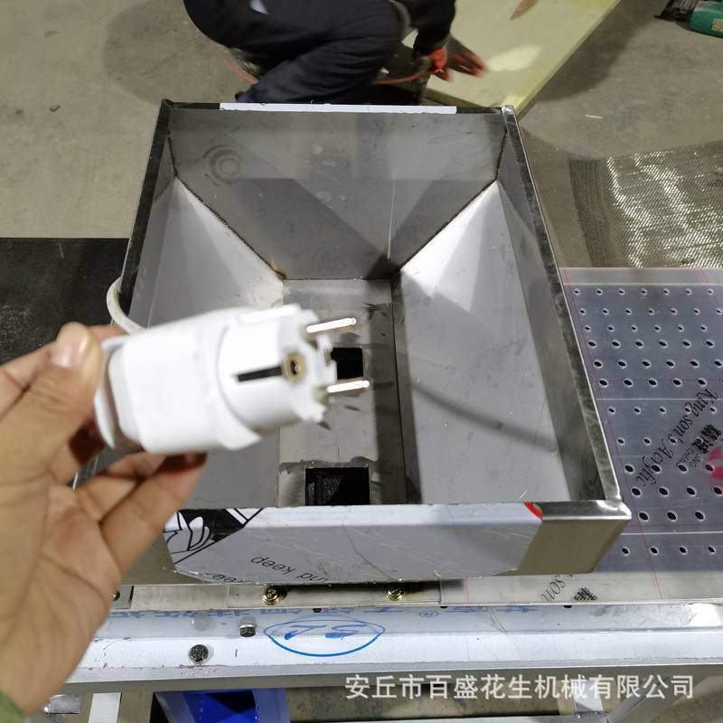 Peanut shelling machine 长期供应花生米干法去皮机脱红皮机器