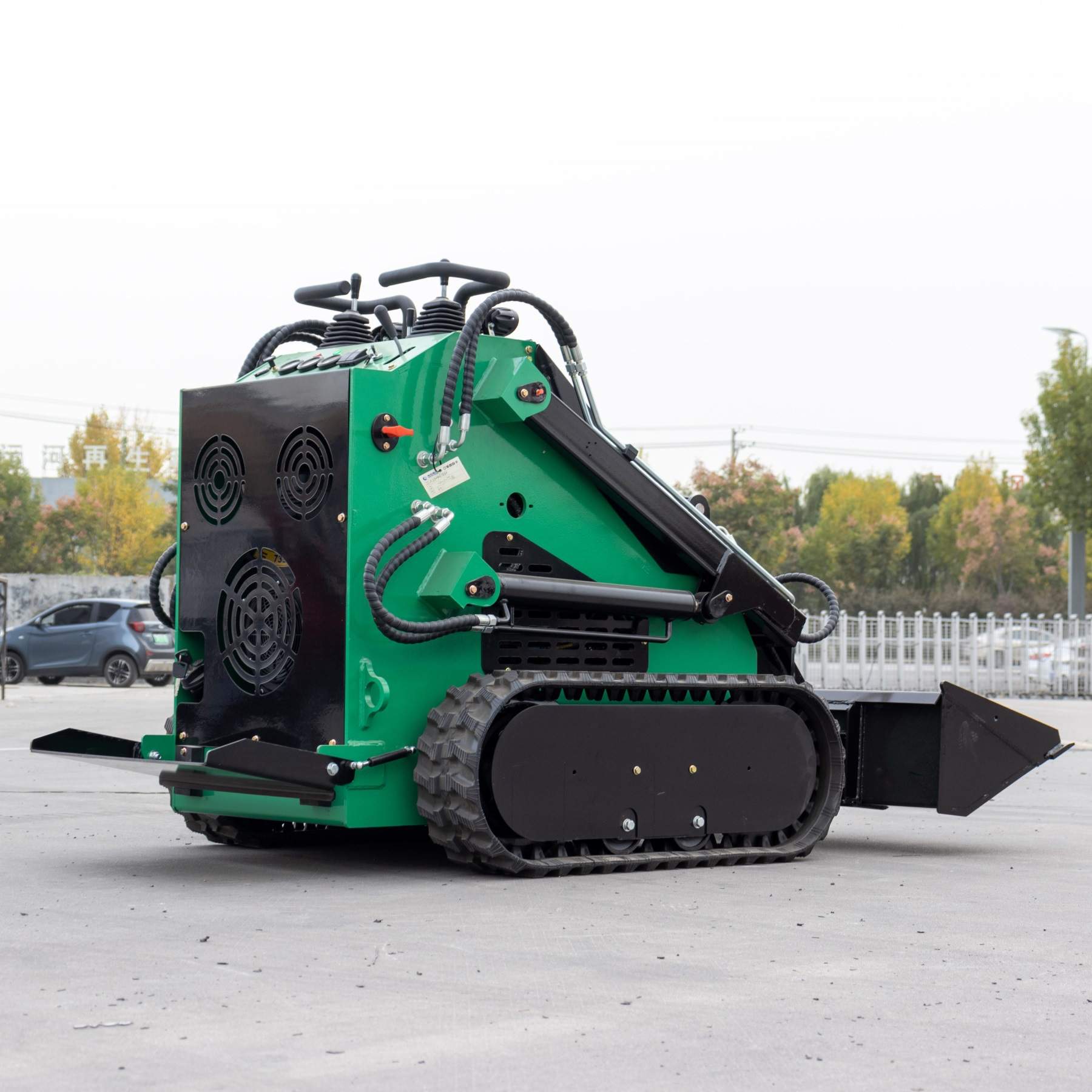 出口欧美多功能滑移装载机 HT380站驾履带轮式养殖场运输小铲车