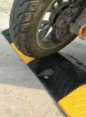 铸钢减速带道路乡村标铸铁缓冲带安保限速设施路口学校汽车缓冲