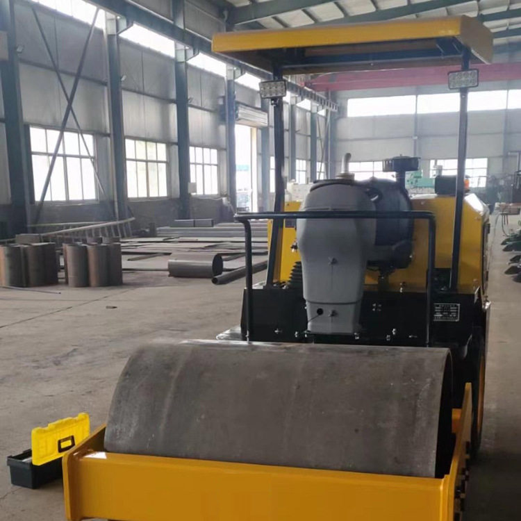 神东工矿900C振动轮宽900后轮600钢轮压路机8T震动压实机械