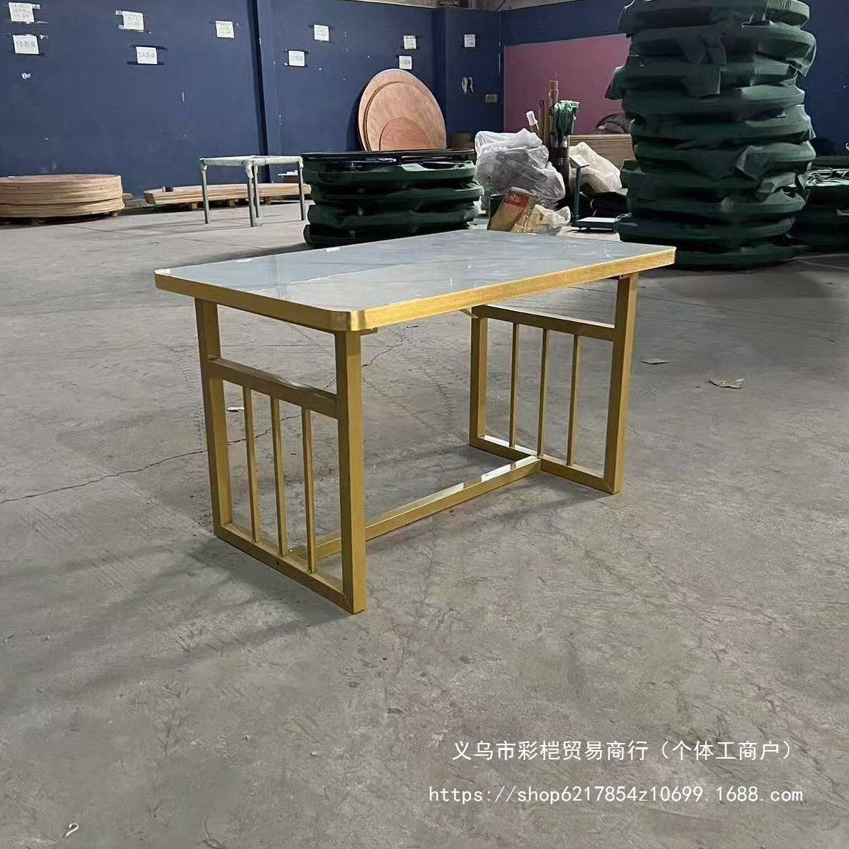 商用轻奢餐厅卡座沙发隔断连锁餐饮店烤肉岩板火锅烧烤桌椅组合图片