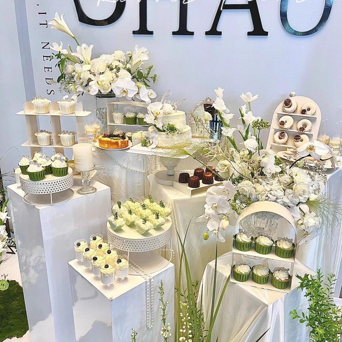 奶油风甜品台摆件展示架生日蛋糕架婚礼摆台冷餐茶歇铁艺点心托盘