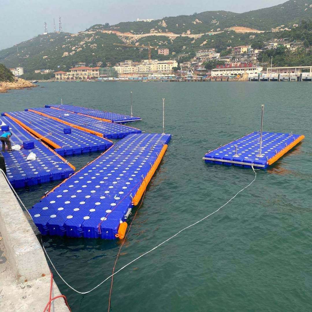 多样化水上浮筒码头水上垂钓平台舞台演艺设施摩托艇泊位网箱养殖