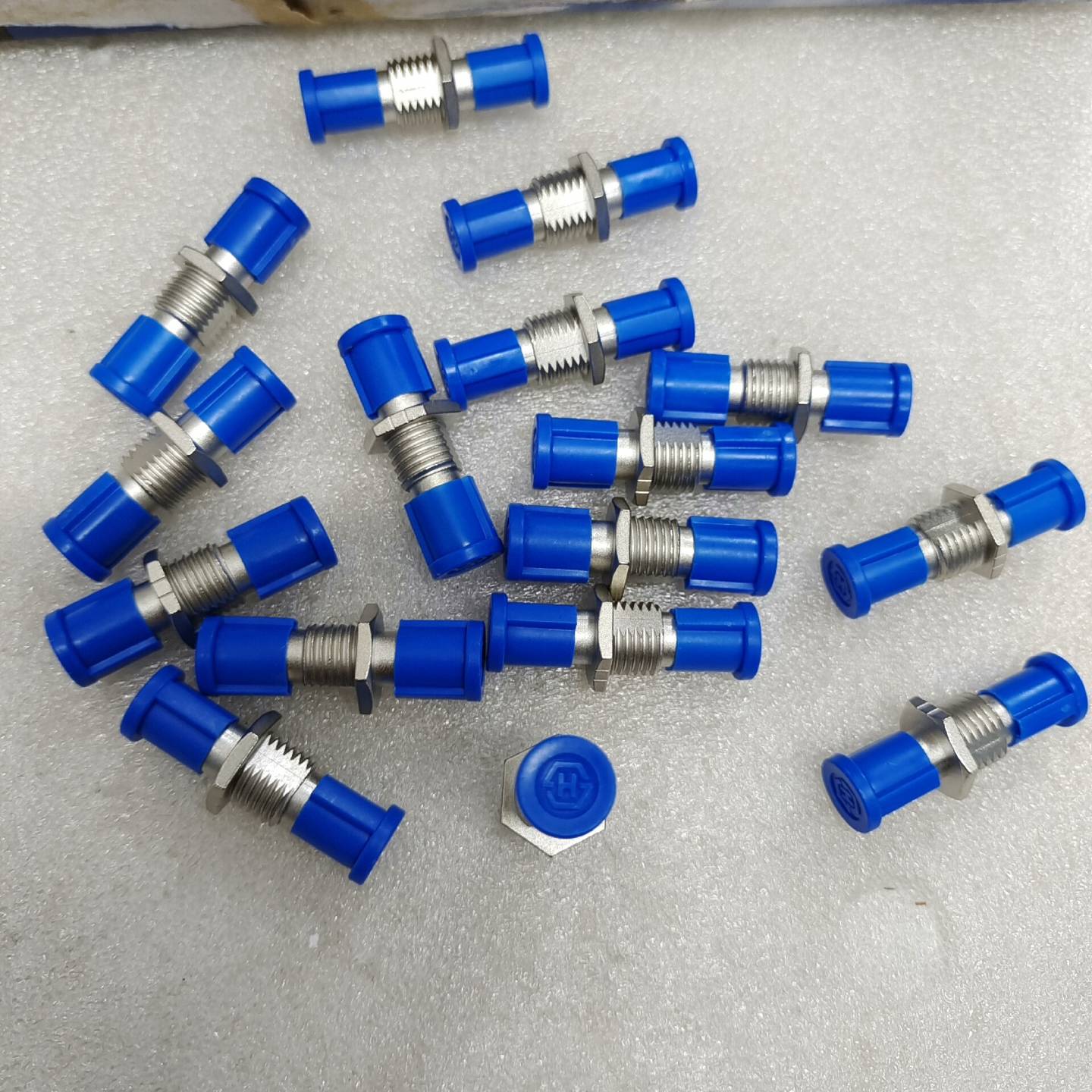 可维修HUBERSUHNER灏讯光纤耦合器FST-FST-C10议价