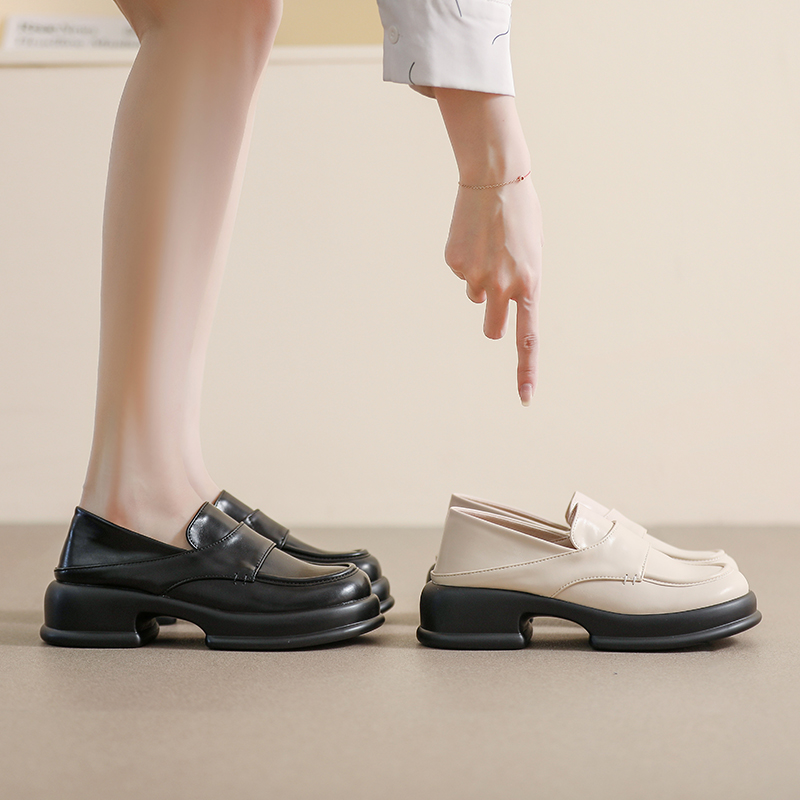 厚底乐福鞋女夏2023新款一脚蹬单鞋宽头小皮鞋英伦大码女鞋41一43