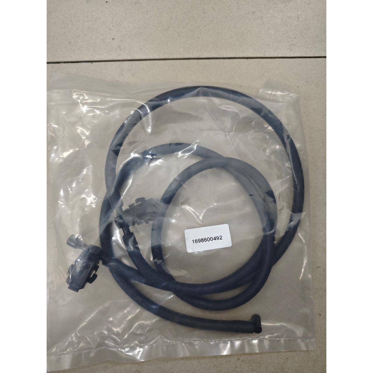 适用奔驰B200A200机盖喷水嘴前档喷水管w169W2451698600492