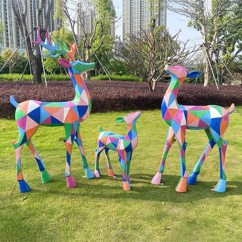 户外块面抽象几何鹿雕塑摆件玻璃钢动物梅花鹿小区售楼处草坪装饰