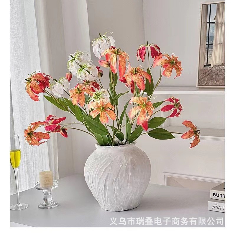 嘉兰百合花火焰百合仿真花客厅装饰餐桌假花摆件吊顶挑高拍摄道具图片