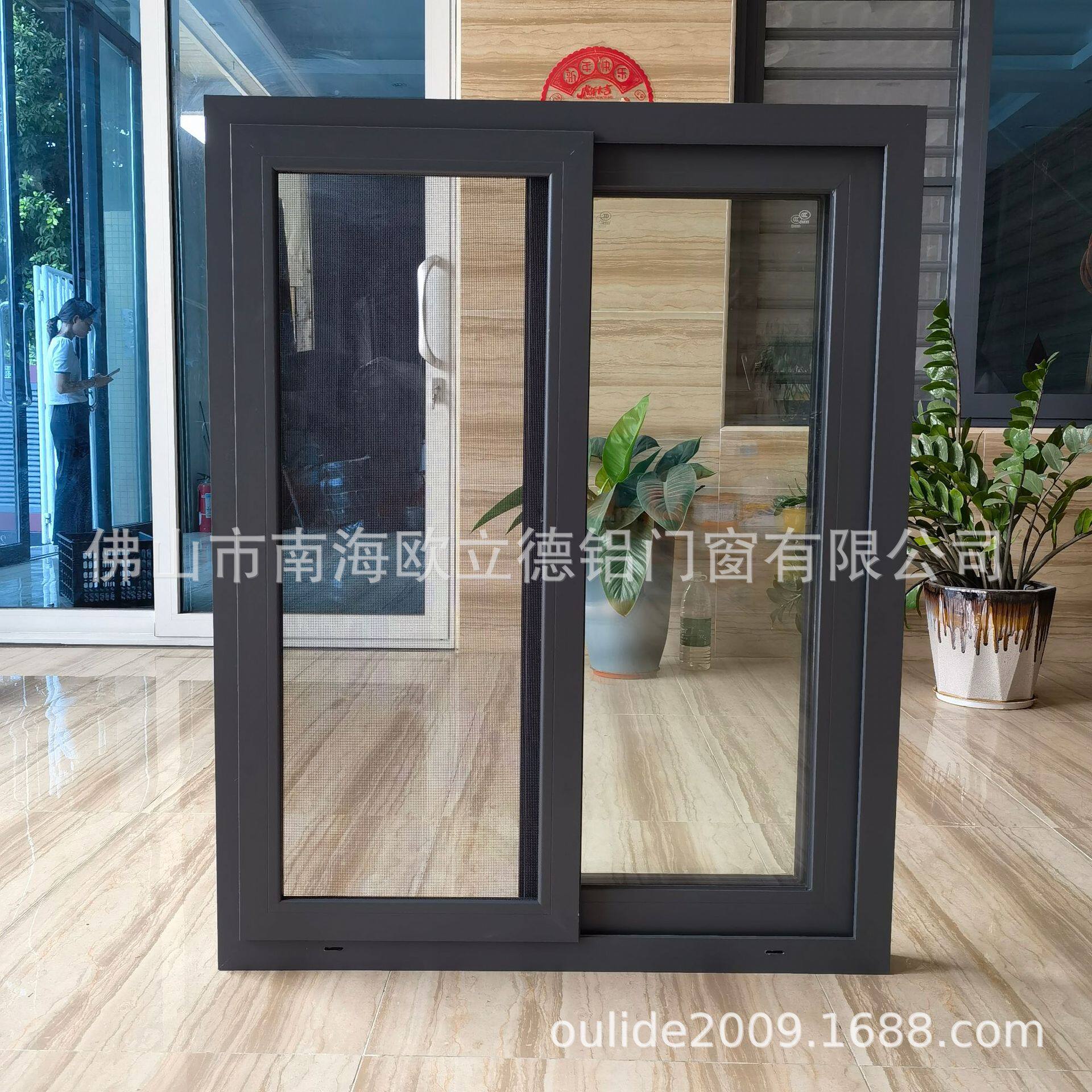 带纱网两轨铝合金推拉窗,中空钢化玻璃铝合金两轨推拉窗