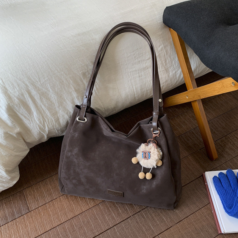 日本品质高级感百搭多色可爱挂件托特包2025新款复古小众通勤单肩