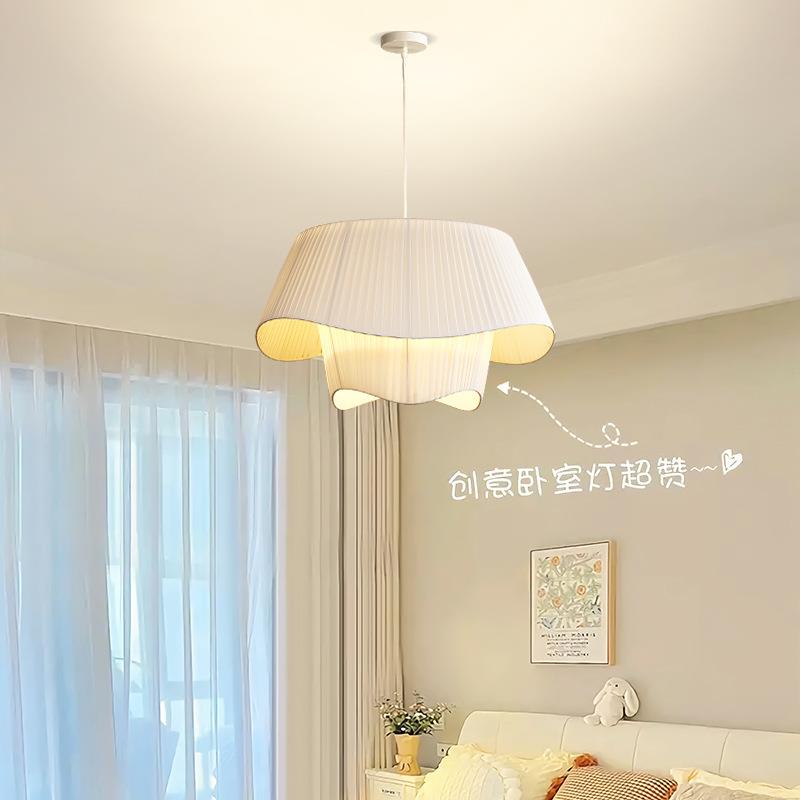 北欧奶油风吊灯家用创意卧室灯设计师餐厅灯2023新款简约客厅灯具
