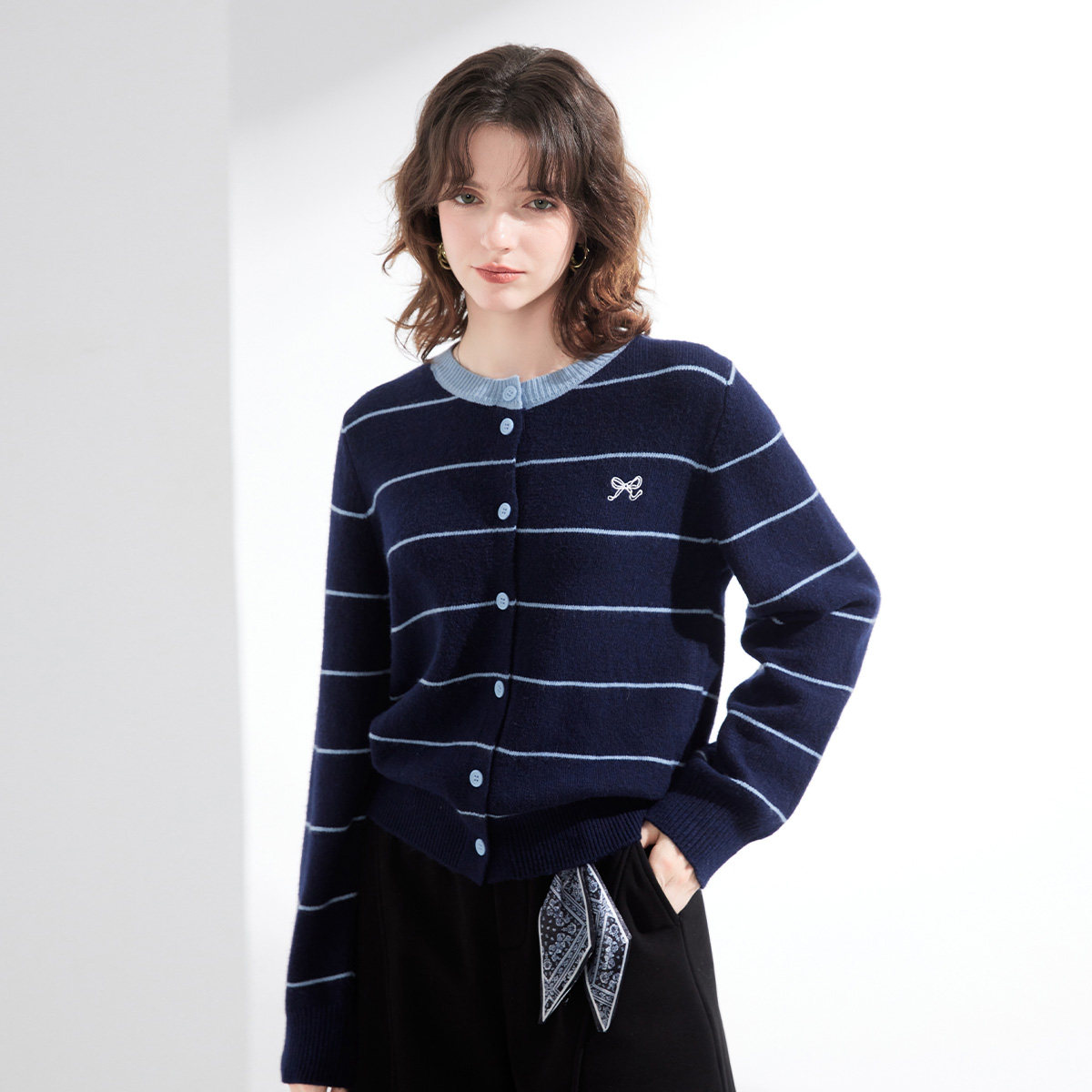 2025秋冬款圆领条纹蝴蝶结刺绣针织上衣休闲时尚针织衫女,女装/女士精品,毛针织衫,淘宝优惠券,粉丝福利购,淘宝优惠卷