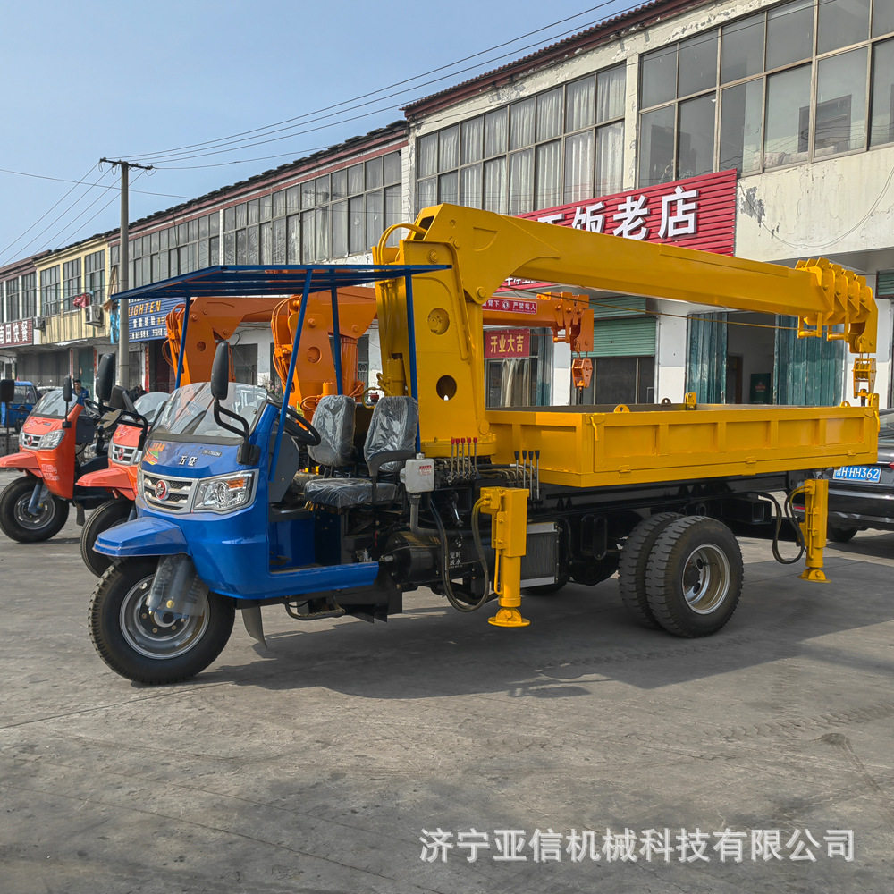 提供农用五征三轮随车吊 3吨5吨三马平板吊机 背树下葬多用吊运车