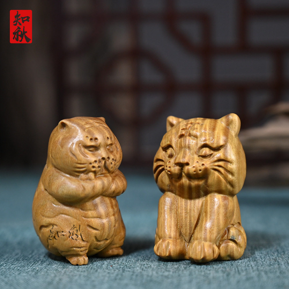 绿檀木雕胖虎坐虎实木文玩手把件个性可爱茶宠家居客厅摆件工艺品