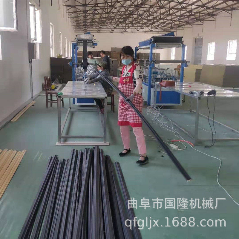 碳纤维集成墙板包覆机 石塑墙板踢脚线包覆机 自带除尘