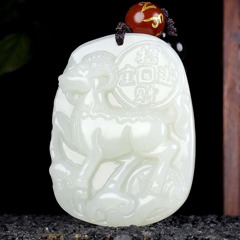 厂家货源新疆和田玉白玉背钱羊吊坠挂件项链玉器工艺品一件