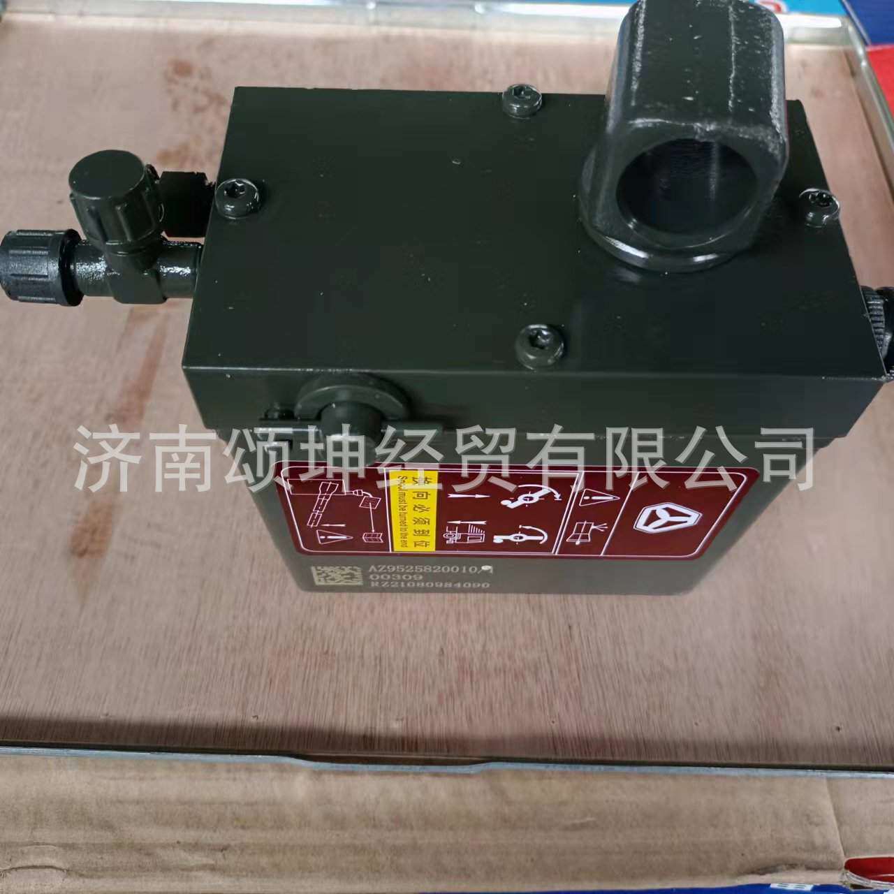 供应重汽豪沃豪瀚驾驶室举升泵AZ9525820010(手动)