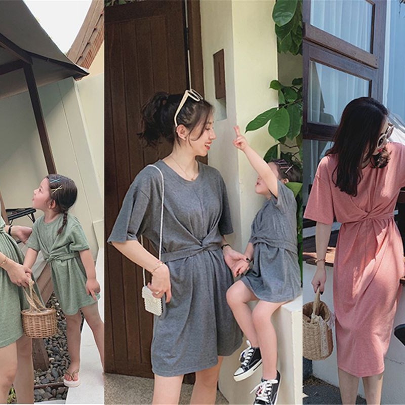 亲子装夏季2023新款潮母女连衣裙纯色网红母女装洋气短袖T恤裙薄1