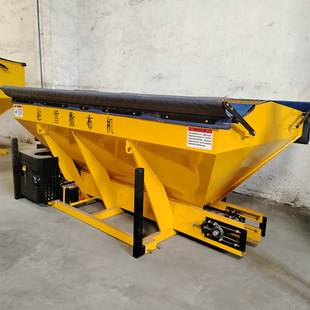 道路融雪剂撒布机 除雪散盐机 高速公路自走式融雪撒盐车